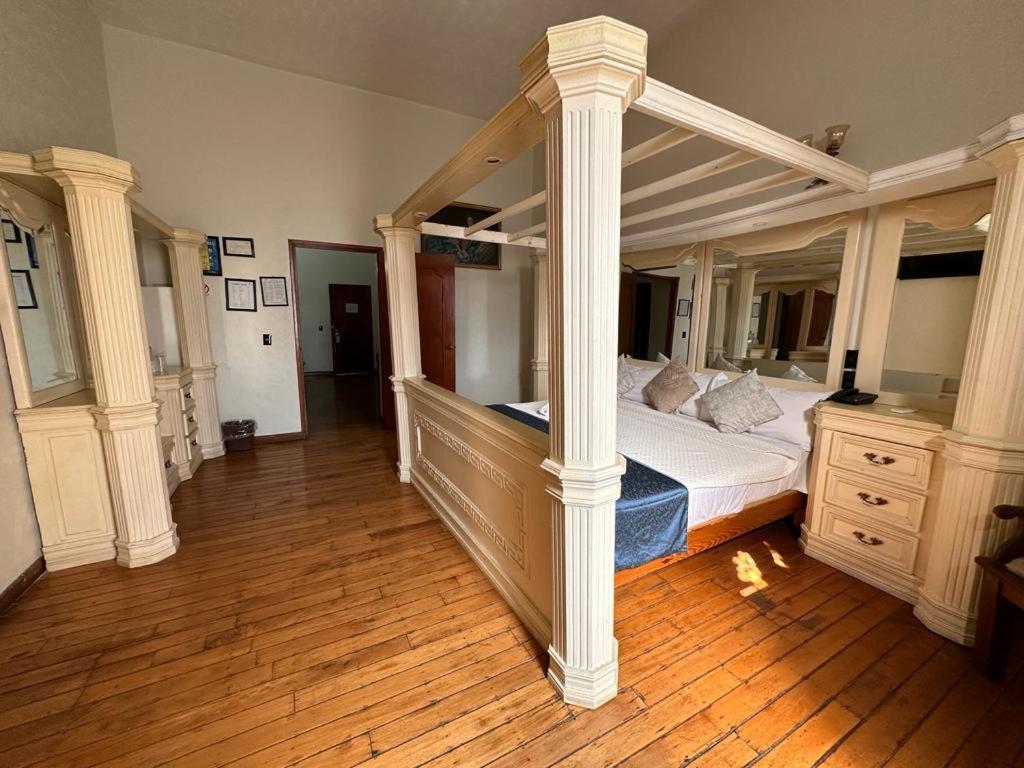 Hotel Frances 4*